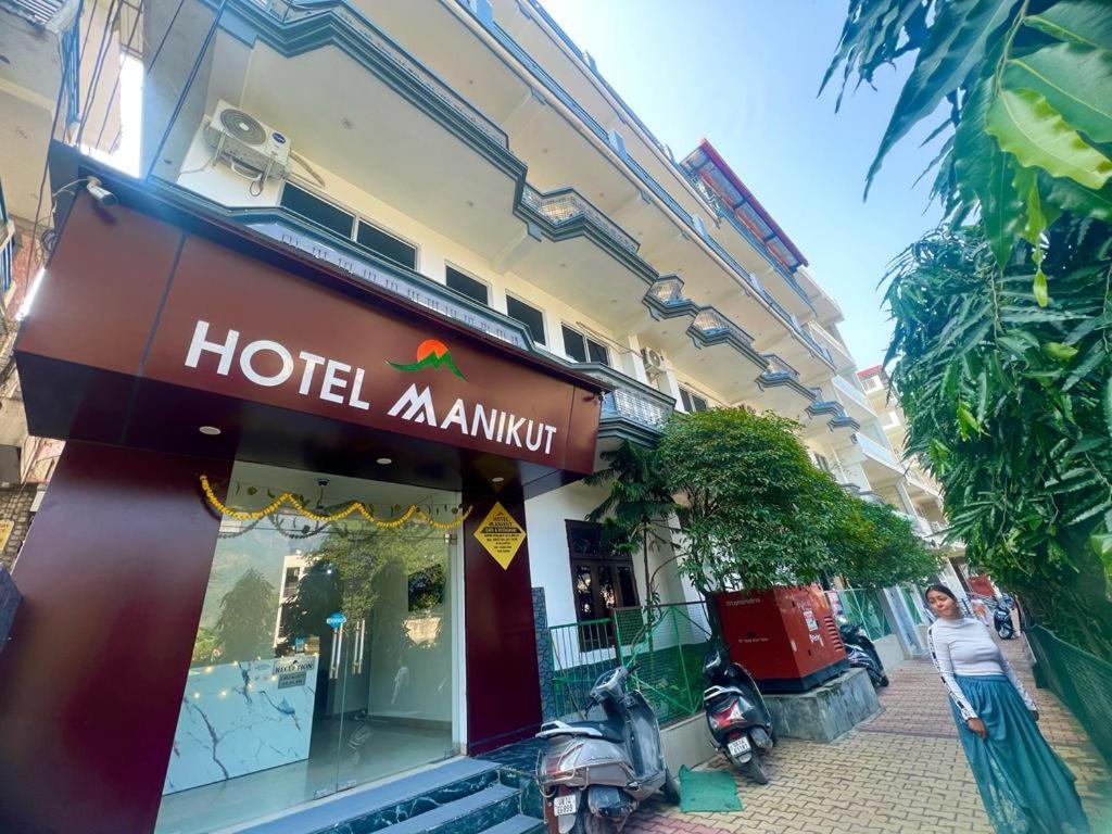 Hotel Manikut Risikés Kültér fotó